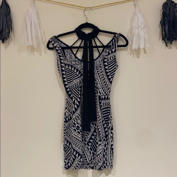 Dress - Picture 2 of 5